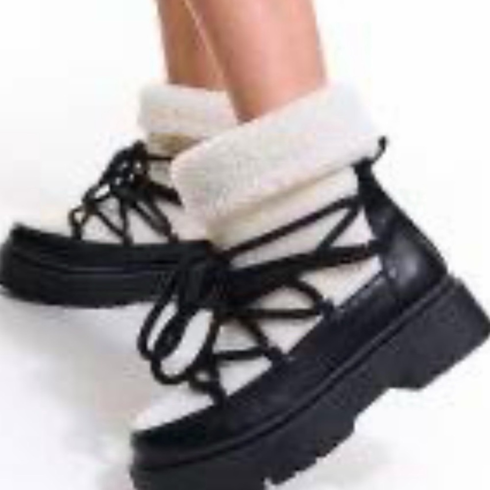 Journee Collection Black and Cream Block Heel Winter Boots